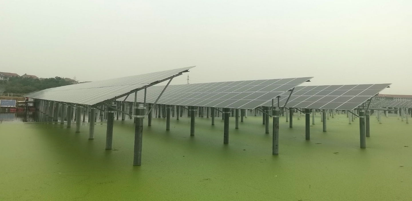 風力・太陽光発電・蓄電システム一体型の太陽光発電所