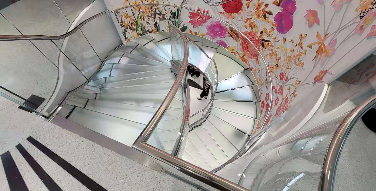 北京丝芙兰-旋转玻璃楼梯