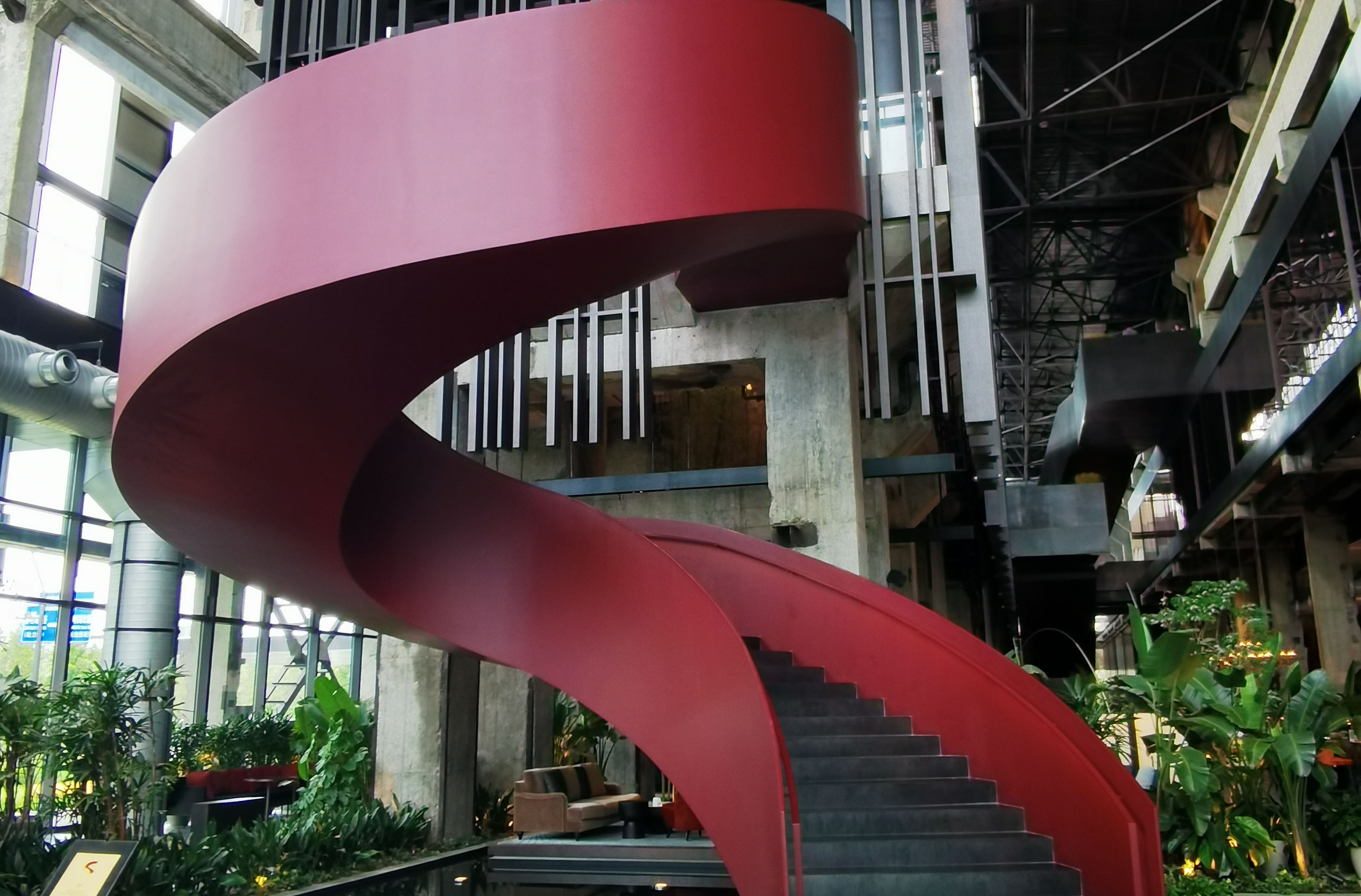 北京首钢香格里拉酒店-大型旋转钢结构楼梯